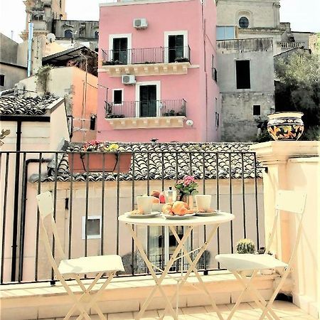 Le Luci Su Ibla - Ospitalita Con Vista Panzió Ragusa Kültér fotó