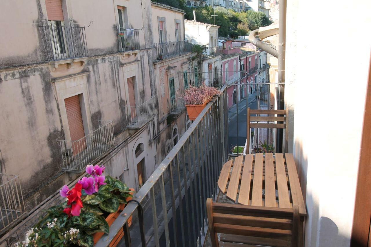 Le Luci Su Ibla - Ospitalita Con Vista Panzió Ragusa Kültér fotó